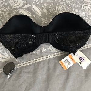 Black strapless bra -new